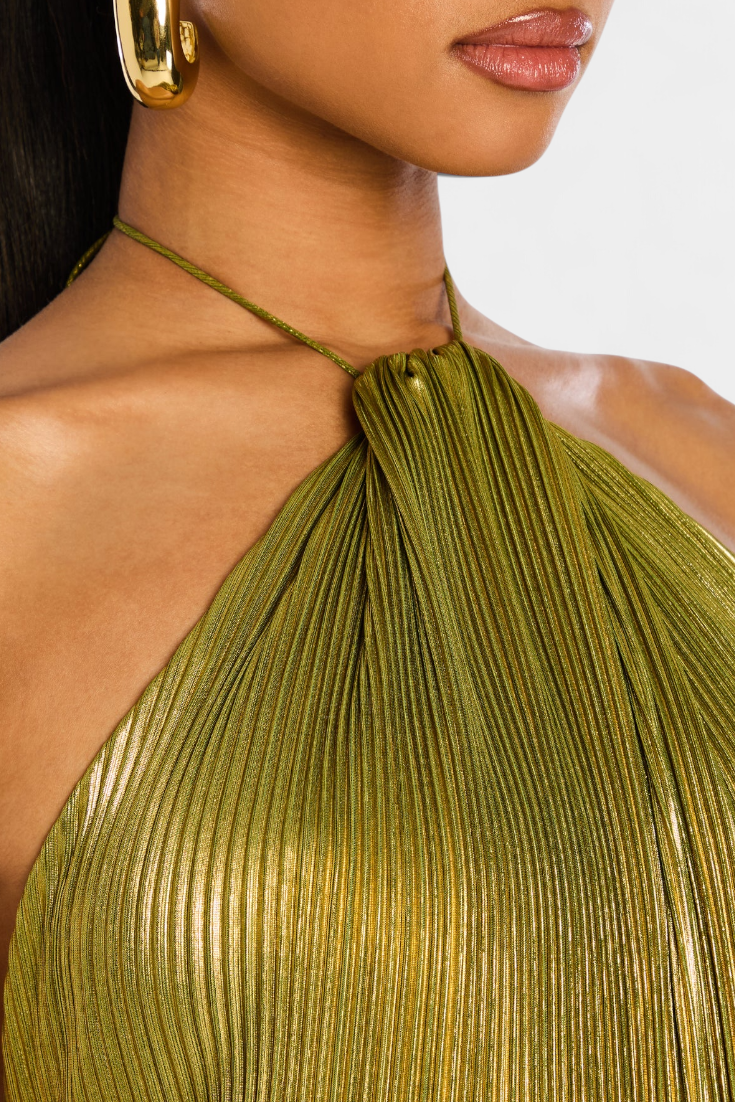 Hannah | Dazzling Elegance with a Backless Style