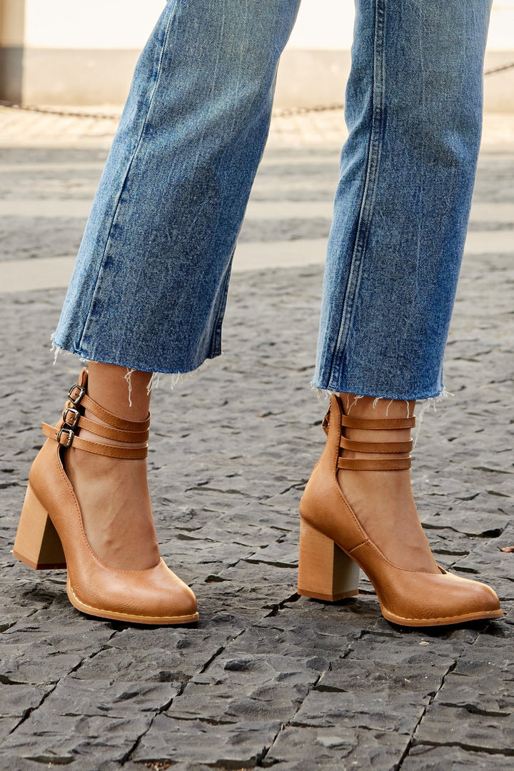 Lorna - Smooth sandals with ankle strap and chunky heel